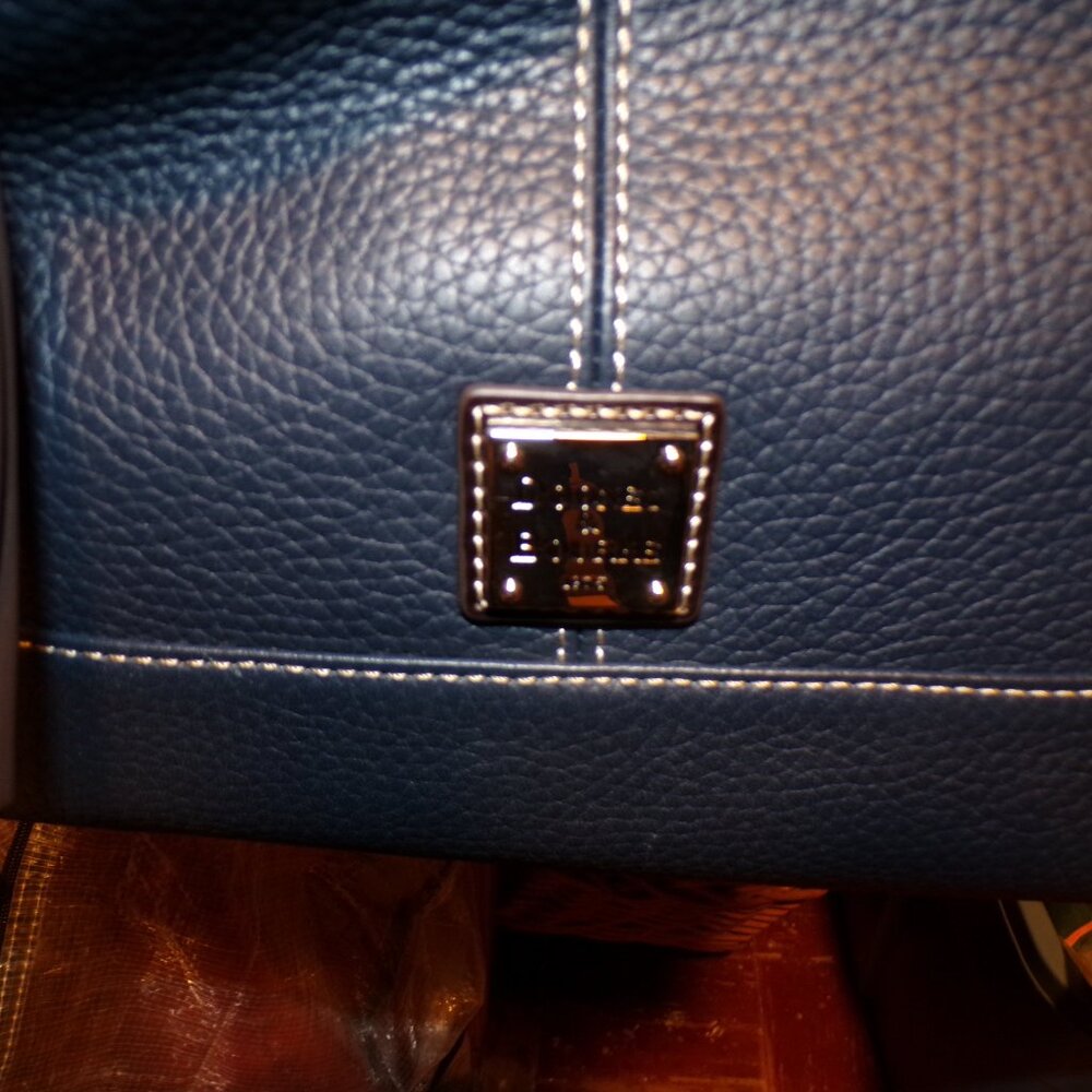 Dooney & Burke lg purse - Picture 2 of 9
